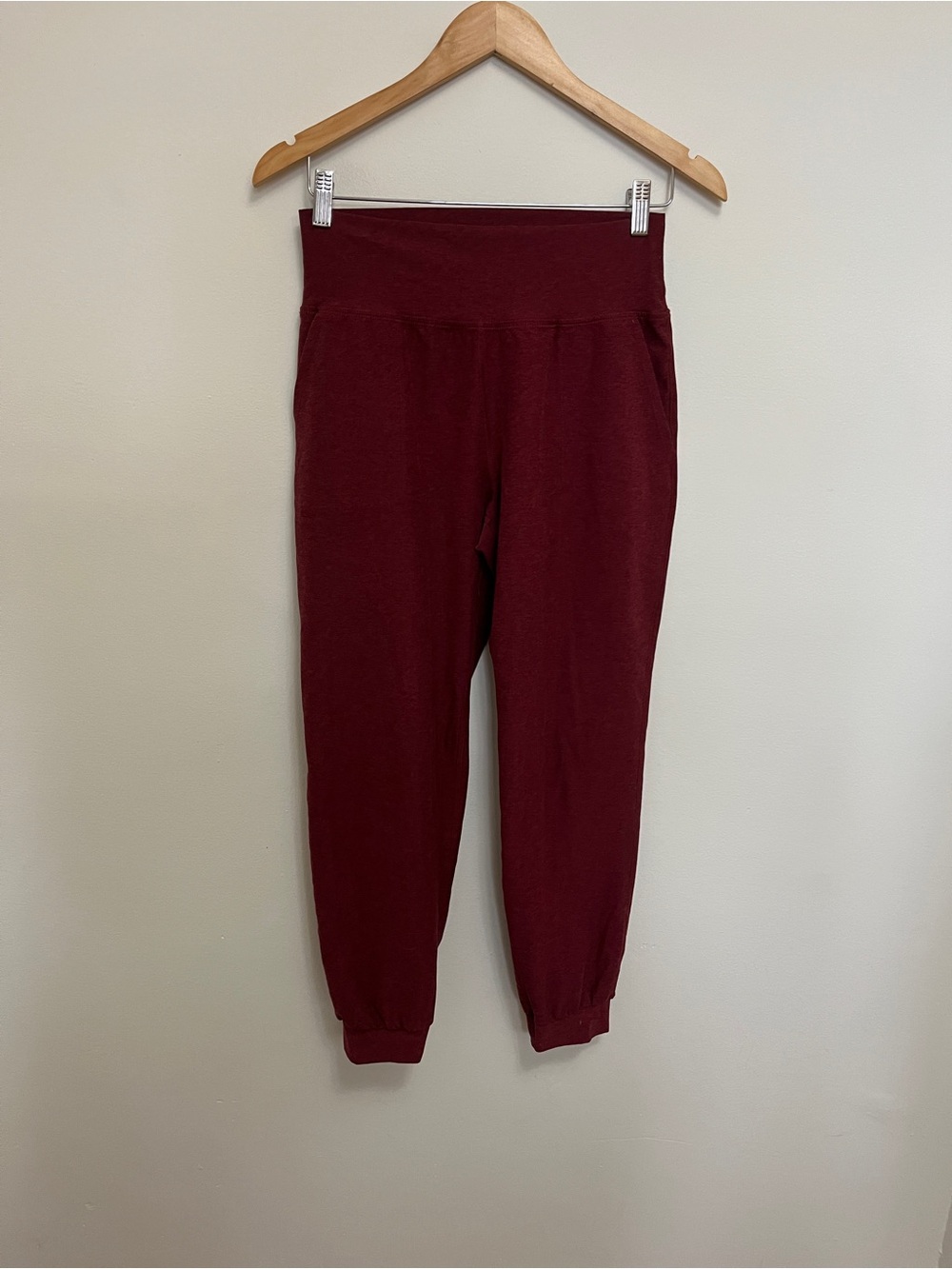Beyond Yoga Maroon Jogger Pant Size S